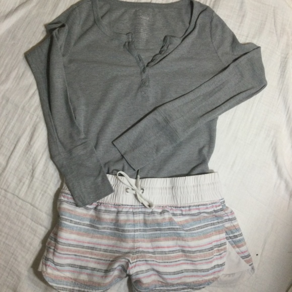 2 for 1 price. Linen Athleta shorts and Gap T-shirt - Picture 5 of 10